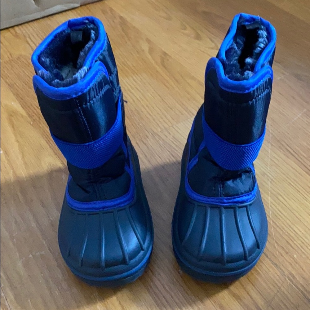 Snow boots